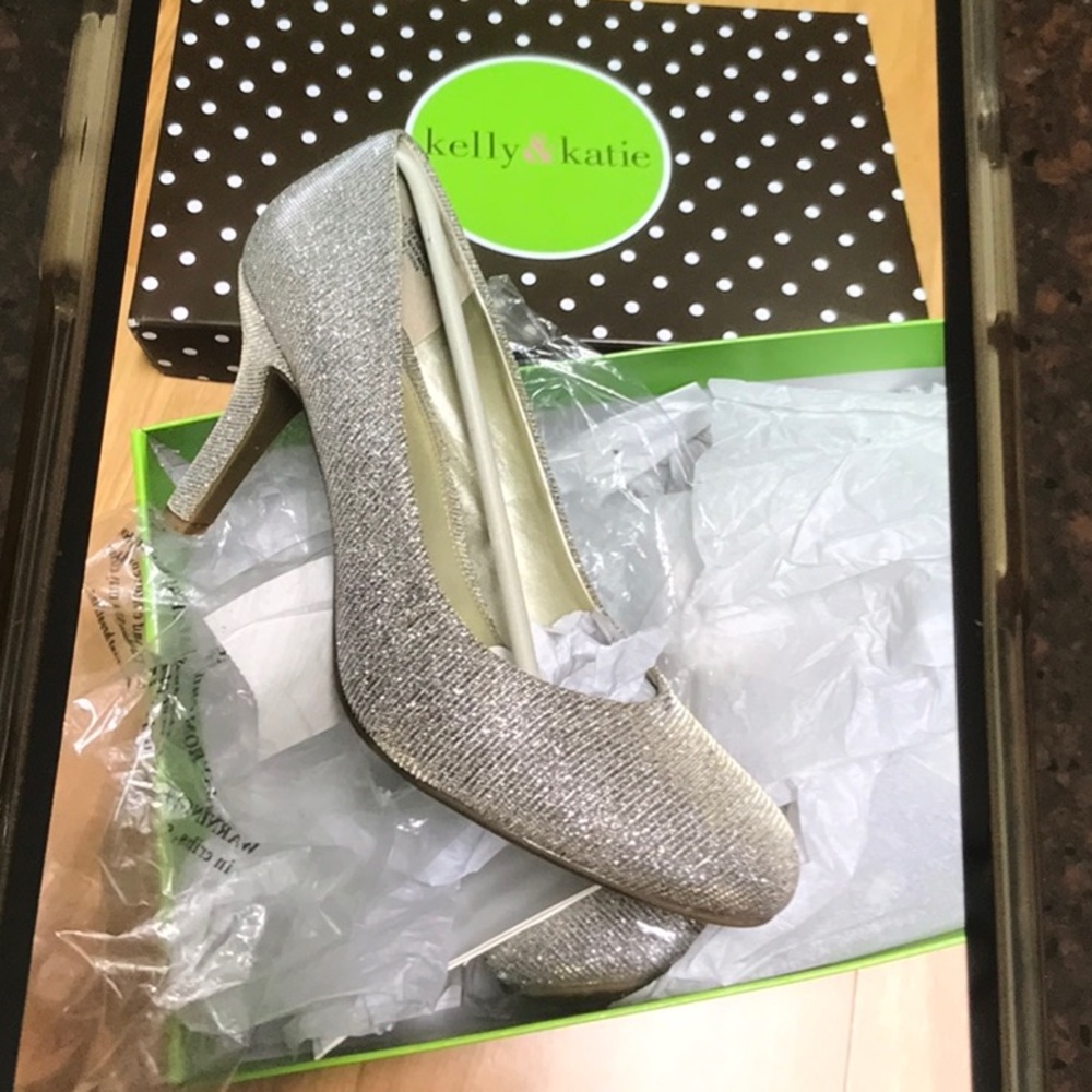 Fancy shoes . Very comfortable. New . Only wore once